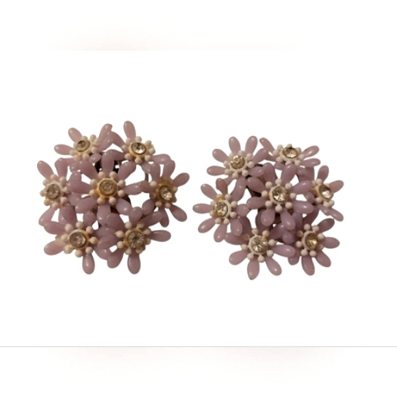 VINTAGE 1950's WOMEN'S LIGHT PURPLE CLIP ON FLOWER EARRINGS - Picture 1 of 2